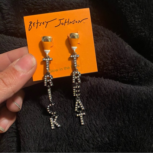 NWT Betsey Johnson Ghoul Friends Trick Or Treat Mismatch Earrings - Picture 4 of 6